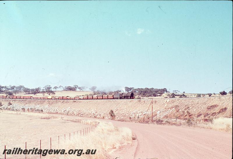 P12396
V class 1214, 24 goods, east of Horseshoe Hill cutting. Avon Valley line.
