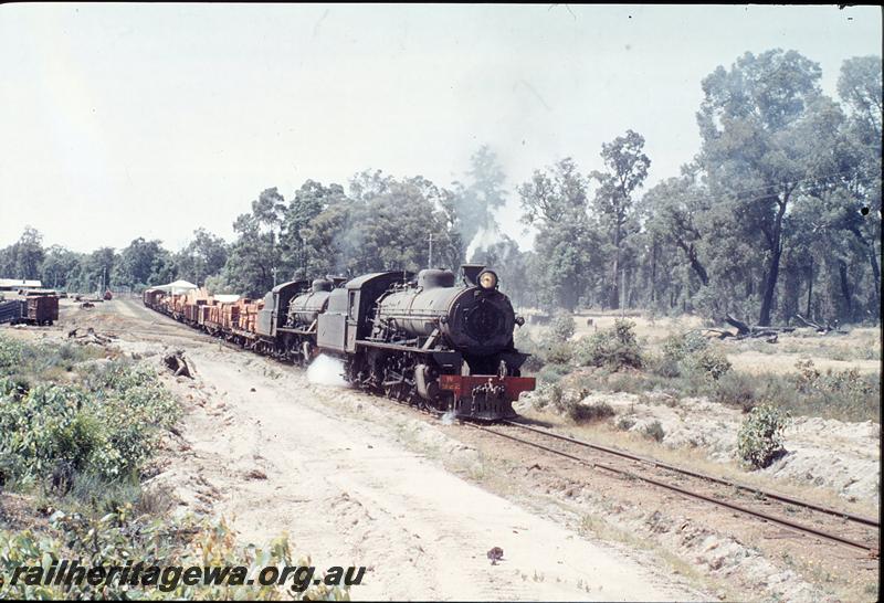 P12406
W class 922, W class, 4 and 336 goods combined, departing Greenbushes. PP line.

