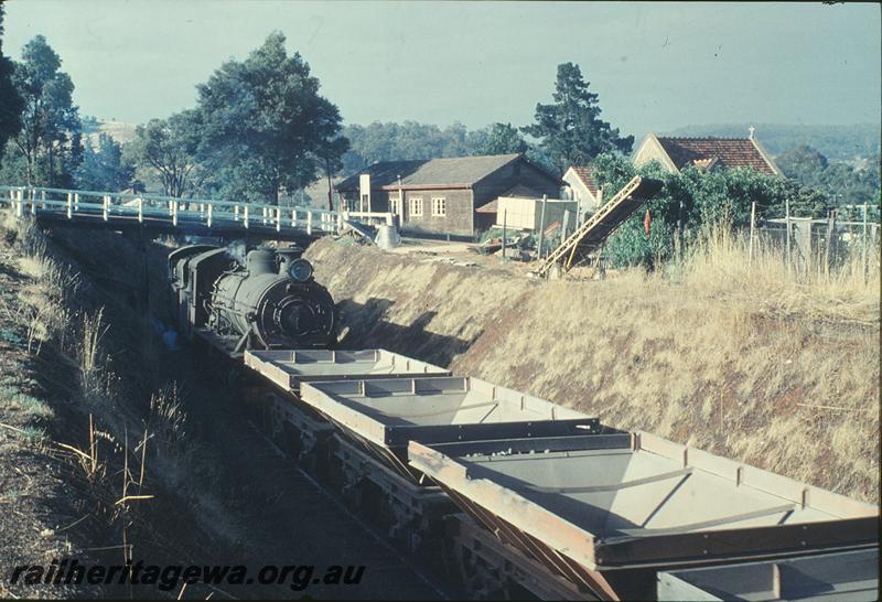 P12448
W class 940, W class, back to back, empty ballast, wooden road overbridge, railway barracks right background, leaving Bridgetown for River Siding, PP line.
