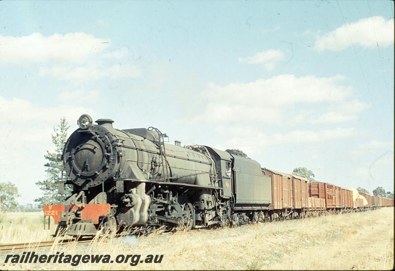P12475
V class 1221, near Wagerup, SWR line.
