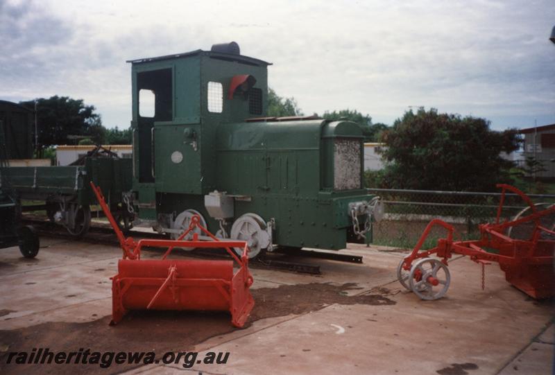 P12567
PWD Andrew Barclay 0-4-0 petrol engine loco PW31, Onslow, side and front view
