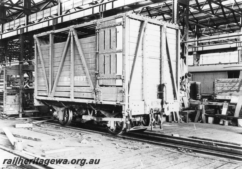 P12577
B class 6287 four wheel cattle wagon, Midland Workshops, side and end view

