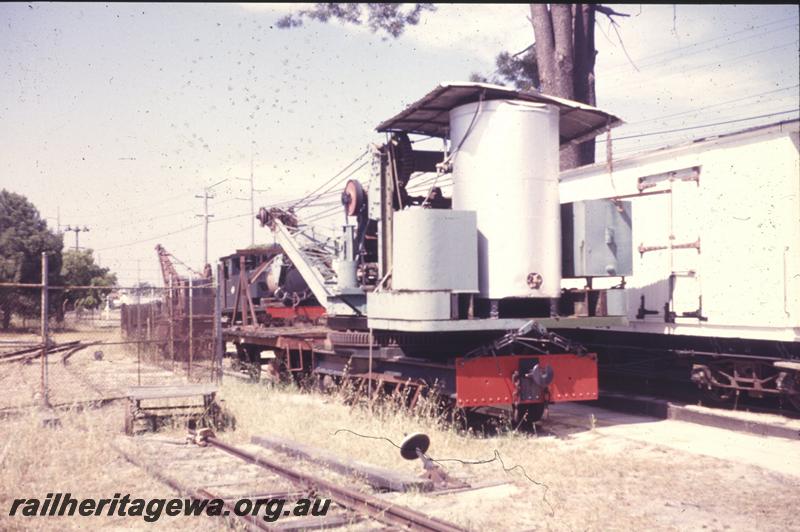 P12789
Steam crane No.3, Rail Transport Museum, side and end view
