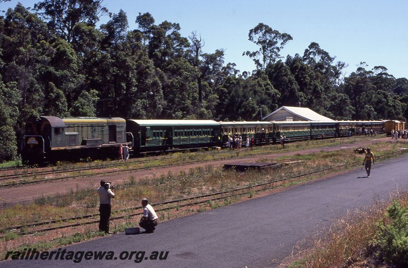 P12811
F class 42, Karri Express passenger, Pemberton PP line
