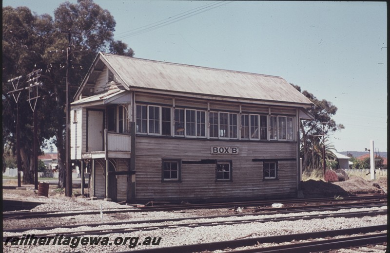 P12988
Signal box, Midland Box B, end and trackside view.
