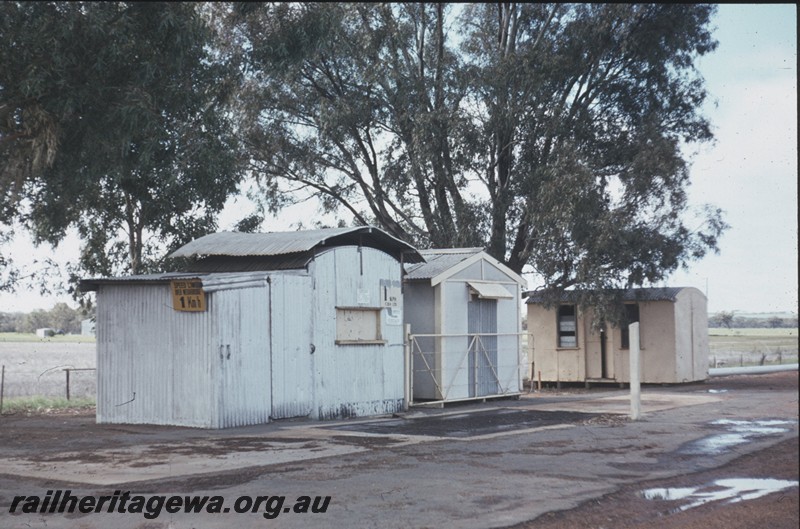 P13018
Weigh bridge, staff quarters, Burges, GSR line, end and bridge side view.
