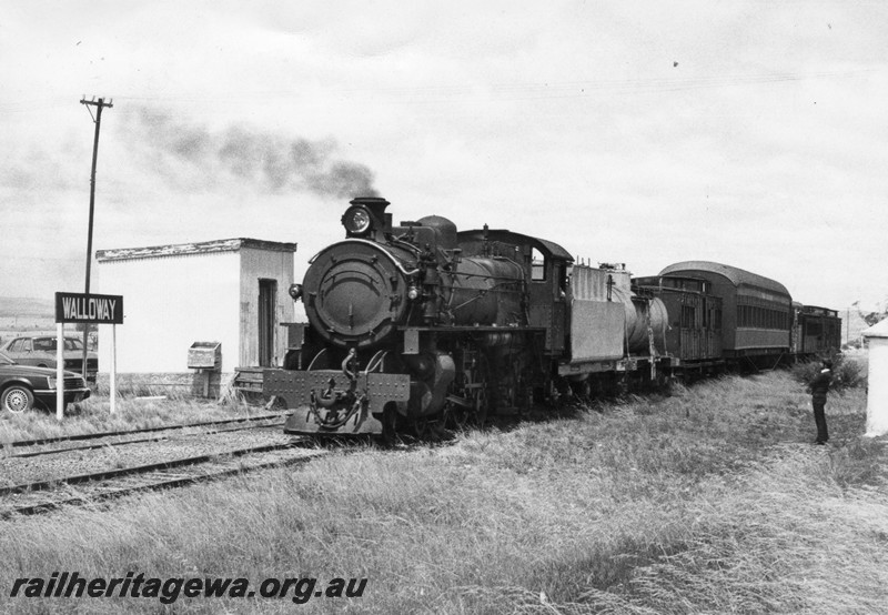 P13100
2 of 3 views of PMR class 720, partially repainted, in the ownership of Steamtown Peterborough in South Australia, in steam hauling a train comprised of brakevans and carriages. This loco was purchased by Steamtown in 1978 and arrived in Peterborough on 17th January 1979, at Walloway.
