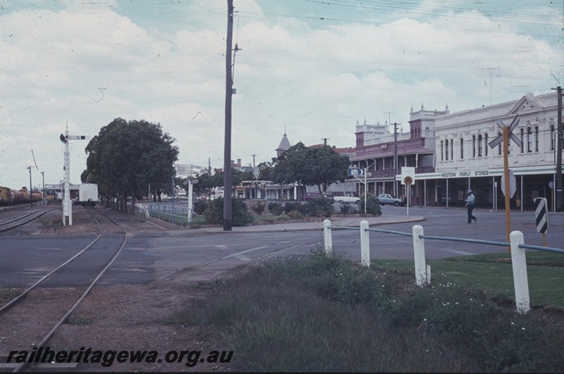 P13158
Signal, yard, Katanning, GSR line, view shows the siding servicing the flour mill heading across and down the street.
