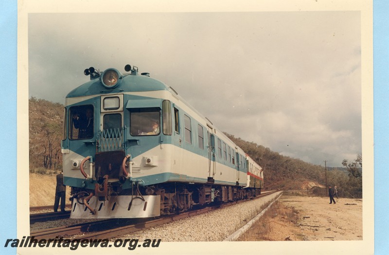 P13580
ADX class 670 in the Nanking blue and light grey livery, stainless steel cowcatcher coupled to another railcar, Jumperkine, Avon Valley line, front and side view, trial trip
