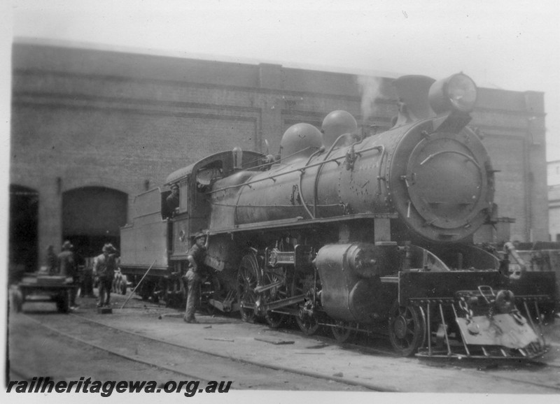 P14152
P class with bar cowcatcher, Midland Workshops, side and front view.
