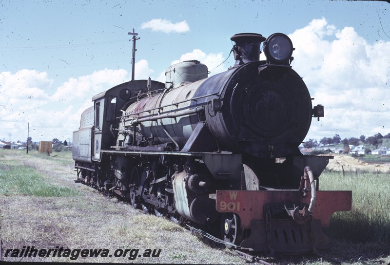 P14298
W class 901, side and front view, Brunswick, SWR line.
