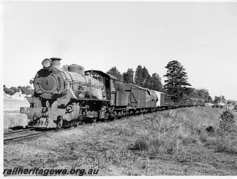 P14607
W class 902, departing Bunbury with a Bridgetown goods, PP line
