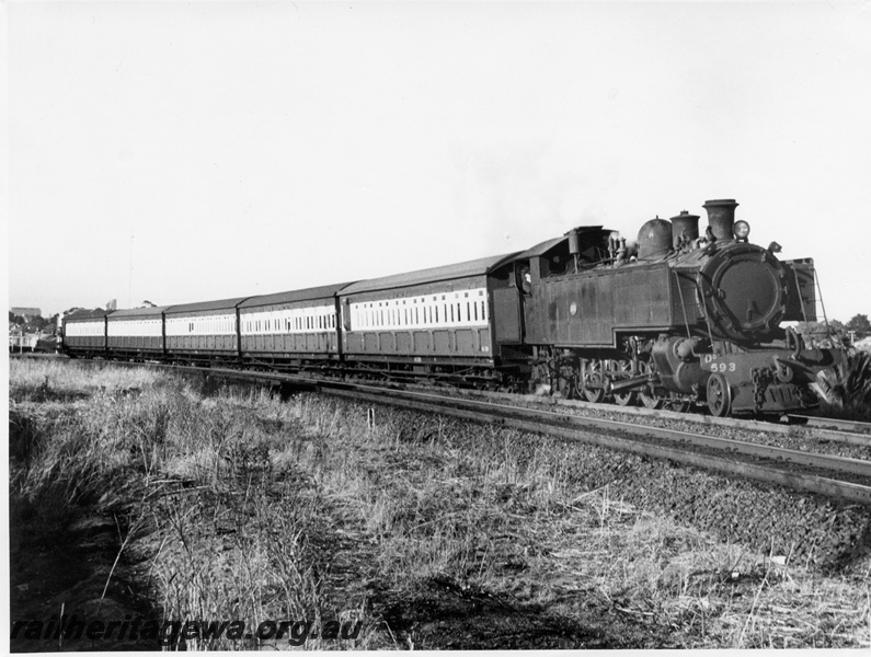P14651
DD class 593, suburban side loading carriages, suburban passenger service
