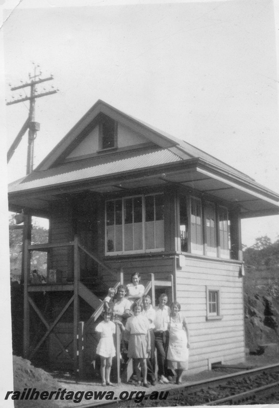 P14906
Signal box, track side view, Tunnel Junction, ER line. See also P03451.
