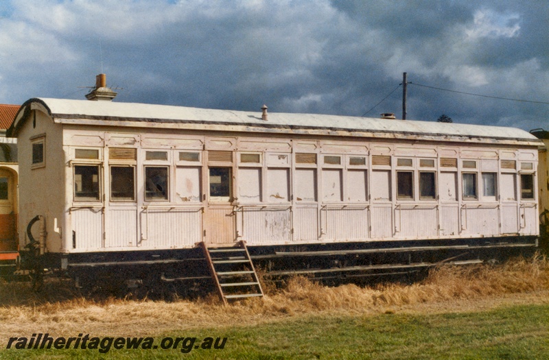 P15138
VW class 5112, ex AF class 13 carriage, end and side view, white livery, Bellarine Peninsular Railway in Victoria
