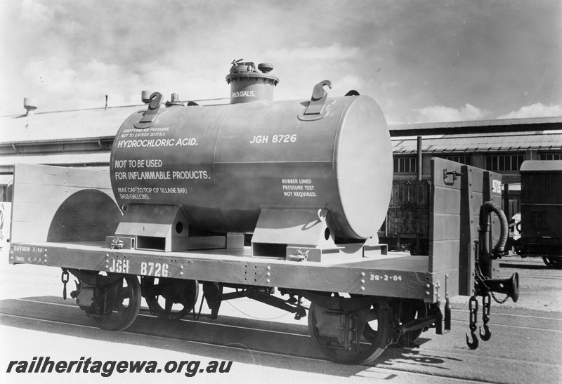 P15218
JGH class 8726 flat wagon, with medium height ends, with a hydrochloric acid tanker. Location Unknown.
