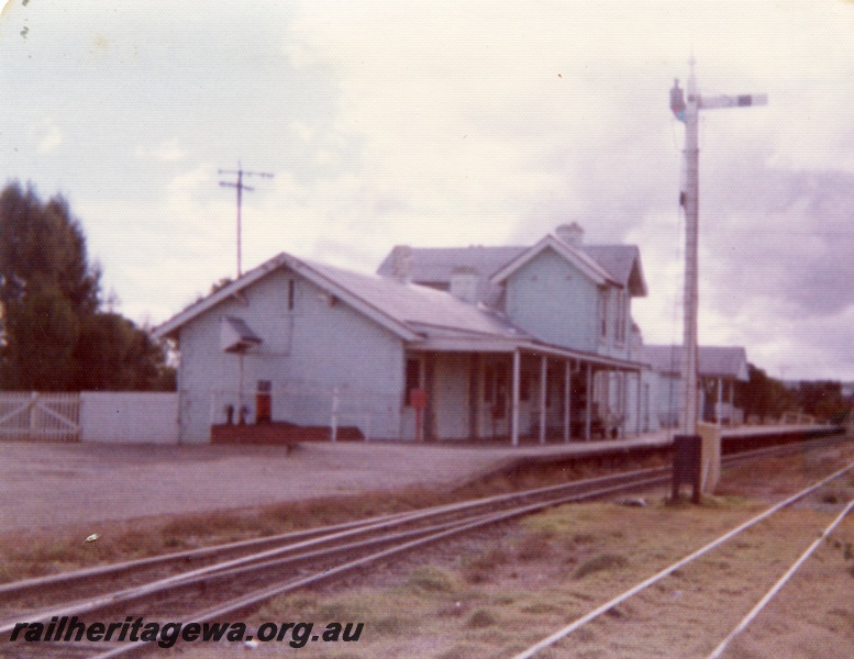 P15238
Station building and platform, semaphore signal, Beverley, GSR line
