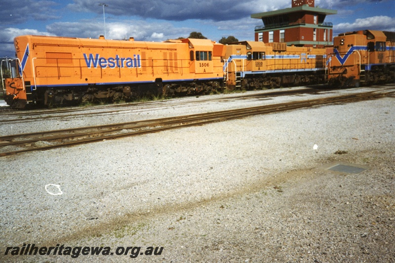 P15277
A class 1506, A class 1510, AB class 1536, control tower with clock, Forrestfield, end and side view
