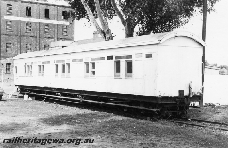 P15440
VW class 5137, ex AT class 302 suburban carriage, white livery, side and end view, York, GSR line
