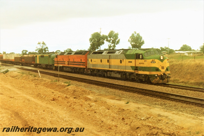 P15513
CLP class 9 in the green, yellow and silver livery, CL class type loco in the orange with black stripes livery and GM class type loco in the National Rail green and yellow livery head a north bound freight train through Hazelmere
