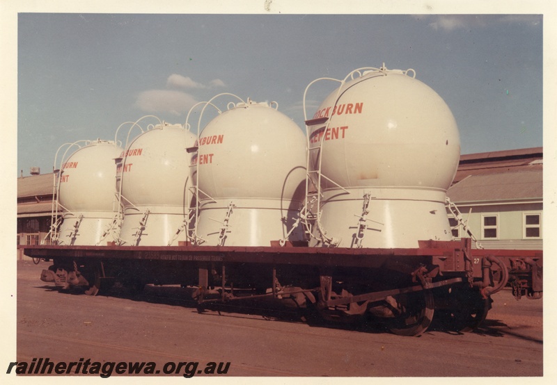 P16019
QCC class 23589, cement container wagon with 