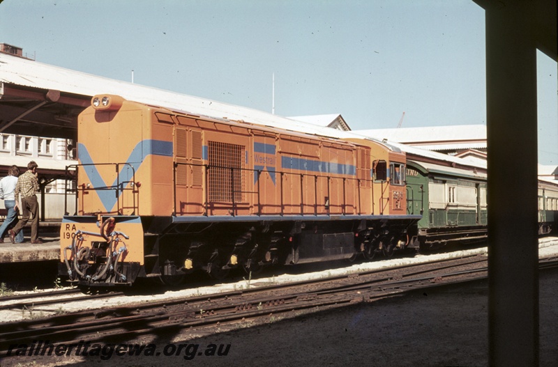 P16685
RA class 1908 in Westrail orange with blue stripe livery, 