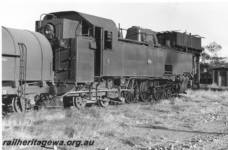 P17053
UT class 664 at former Watheroo Loco. MR line, Note the upper portion of the water tank and part of loco shed in the background.
