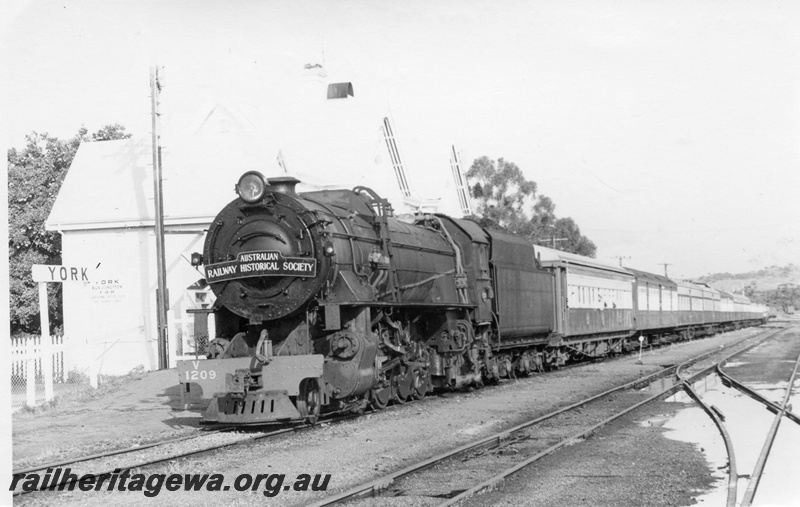 P17541
V class 1209, with 