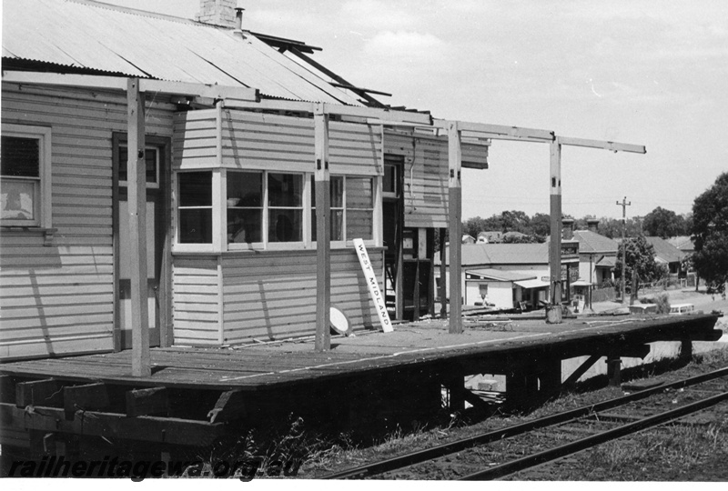 P17549
Demolition of station, building being dismantled, platform, station nameboard, West Midland, ER line
