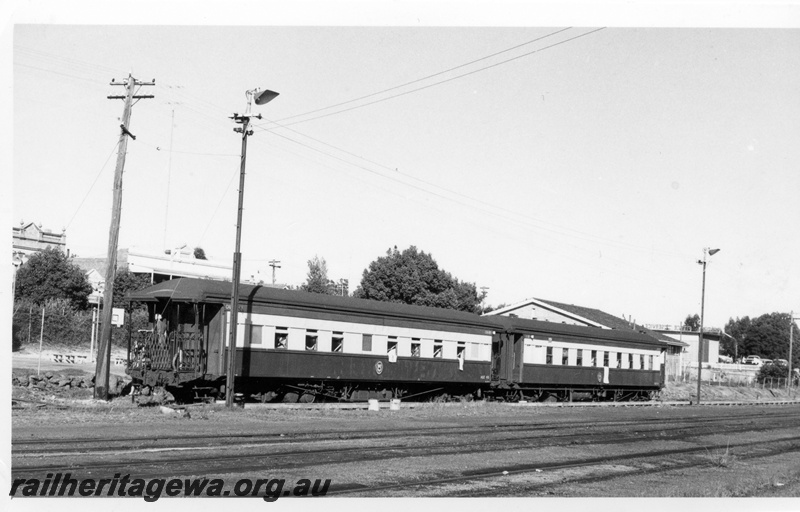 P17560
3 of 6 AQZ Class 415 sleeping carriage and AQZ Class 424 sleeping carriage fitted with a small buffet on the 