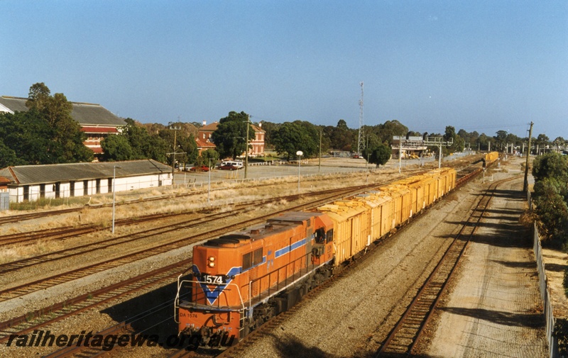 P18042
DA class 1574, heading goods train of VG class wheat wagons to Avon Yard, Midland Workshops, signal gantry, Midland, ER line

