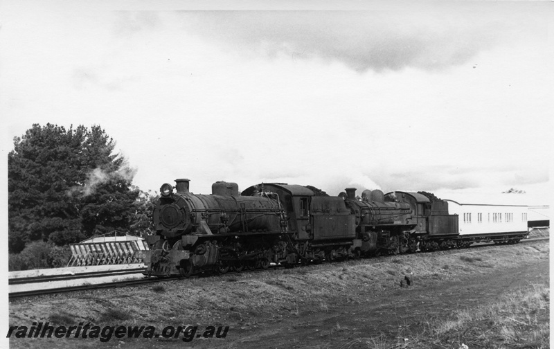 P18557
3 of 5 images of W class 960, PR class 526 