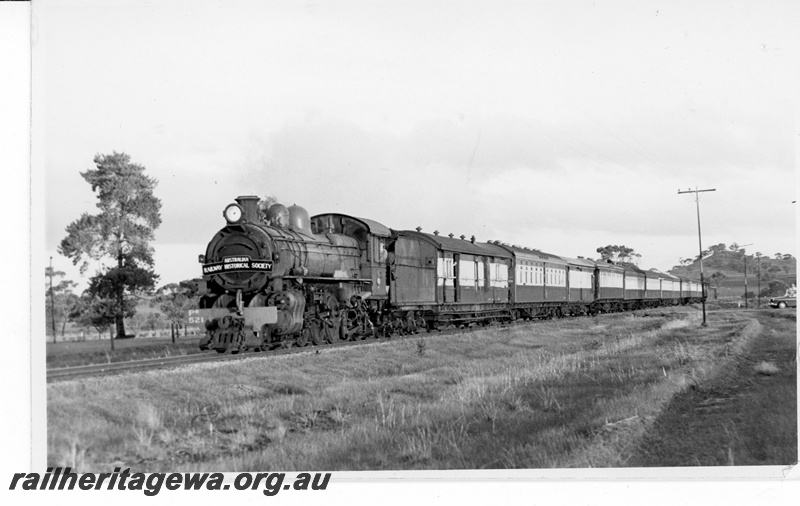 P18967
PR class 521 hauling ARHS Reso train between Wagin and Narrogin. GSR line.
