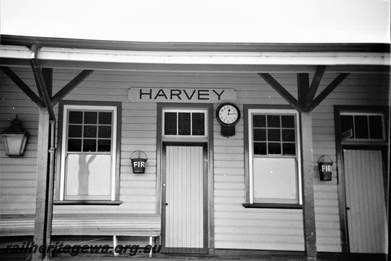 P19519
Station building, with station nameboard, clock, lamp, fire buckets, seat, canopy, Harvey, SWR line
