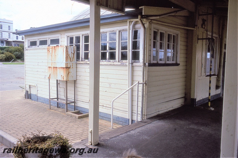 P19827
Signal cabin, station building, platform, oil tank, Albany, GSR line

