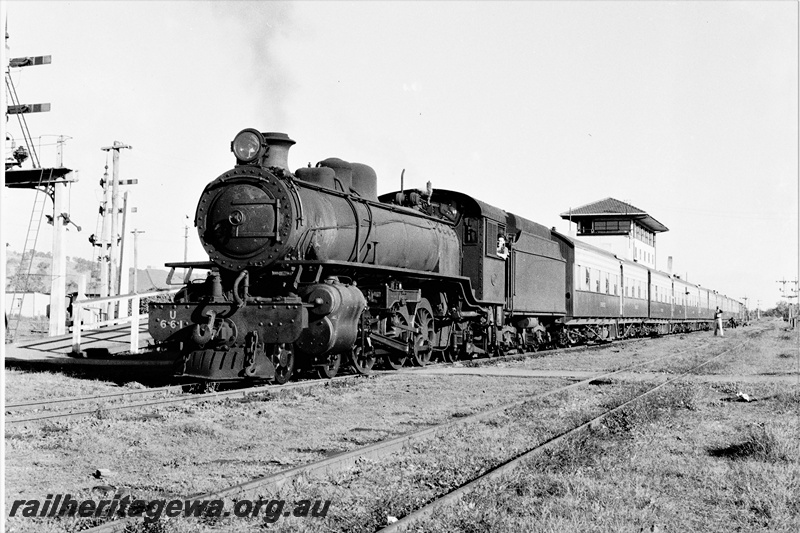 P19908
U class 661 hauling  