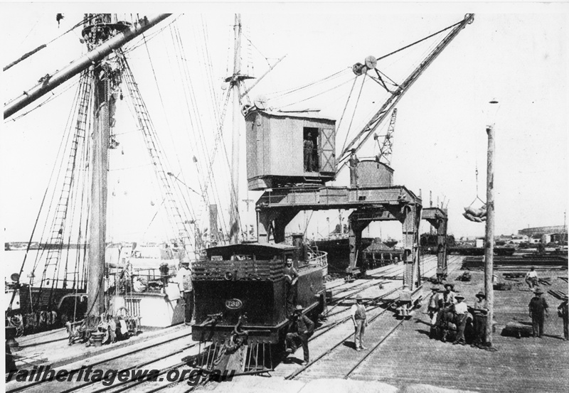 P20255
Q class 139 shunting North Wharf. Vessel 