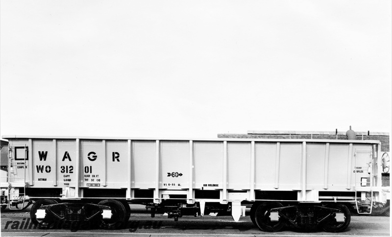 P20309
WO class 31201 standard gauge iron ore wagon, side view
