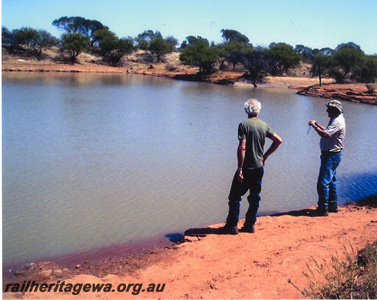 P20543
Sightseers at Wurarga railway dam, 80 kms east of Mullewa, NR line, view from damside
