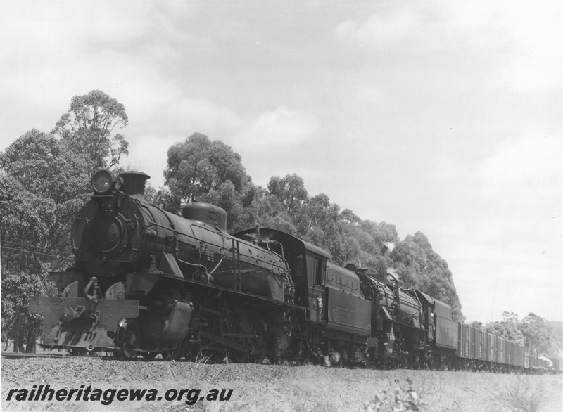 P20648
W Class 904 double heading with V Class, empty down coal train heading to Collie, BN line, same train as P20649
