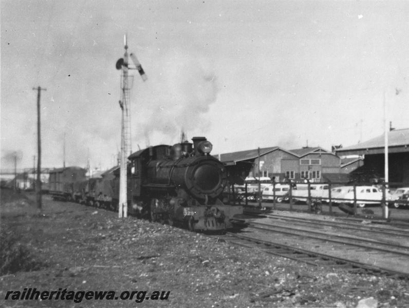 P20669
ES Class 329, down short goods train, East Fremantle, F Shed
