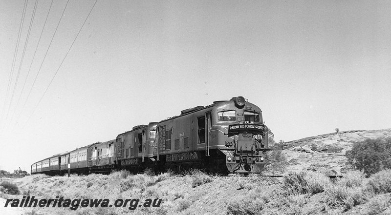P20722
XA class 1407 & XA class 1416 (both locomotives green livery with red/yellow stripe), haul ARHS Esperance Reso train past Yellowdine Rock. EGR line.  
