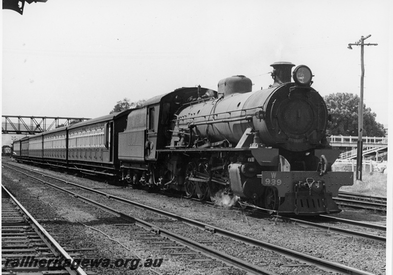 P20809
W class 939, on a Workshops Rattler train, comprising AU class, two AT class, ACL class, and AS class carriages, overhead footbridge, side and front view
