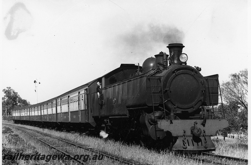 P20812
DD class locomotive on Perth-bound suburban passenger train comprising 3 AY class and 2 AYB class carriages, signal, Shenton Park, ER line, side and front view. The loco's whistle is mounted behind the chimney
