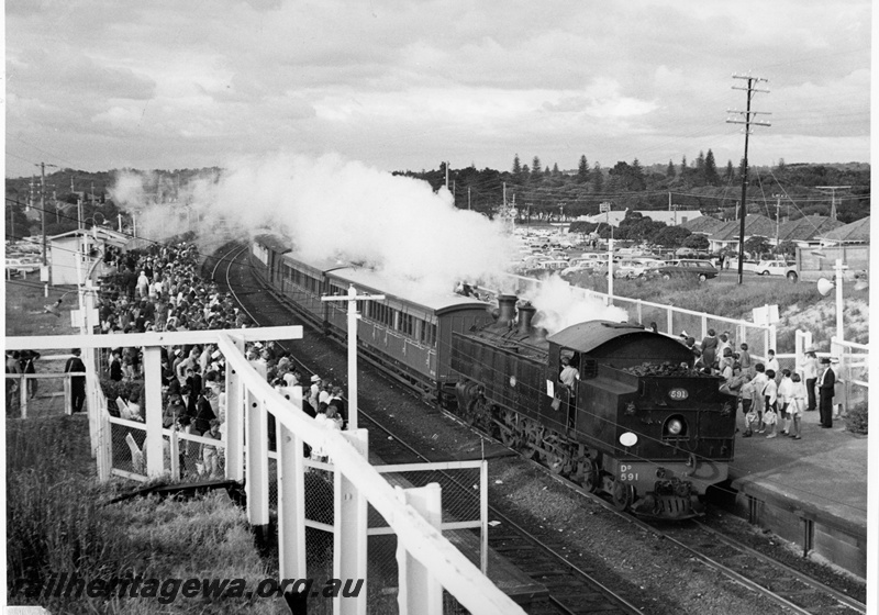 P20815
DD 591 bunker first on Fremantle bound Show train including 2 ACL class carriages behind locomotive, crowds on platforms, station buildings, Showgrounds station, ER line, side and end view
