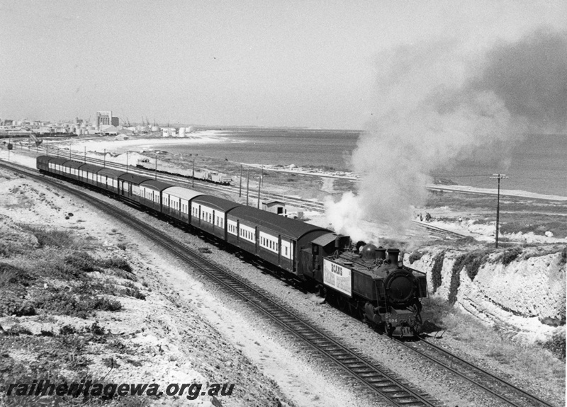 P20818
DD class 594, on a Boans Santa Special, with port of Fremantle and Leighton Beach in background, passing Leighton yard, ER line, side and front view
