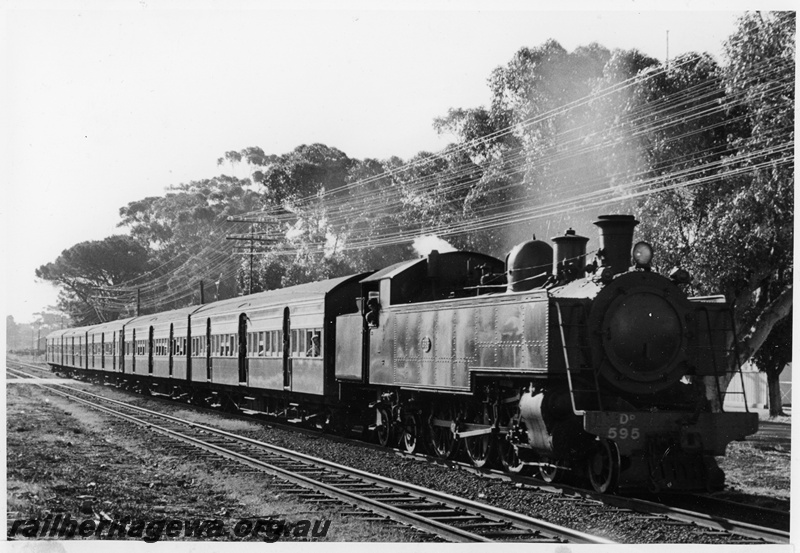 P20821
DD class 595 on passenger train comprising 4 AY class and AYB class brake carriages, Guildford, ER line, side and front view
