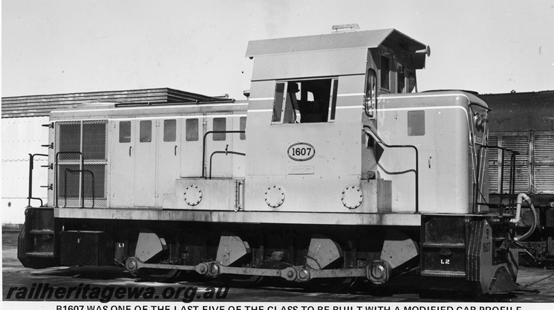 P20826
B class 1607 in Westrail livery, one of the second batch of 5 locomotives built with modified cab profile to enable these locomotive to clear  cranes on the wharves at Fremantle. Photo taken at Forrestfield.
