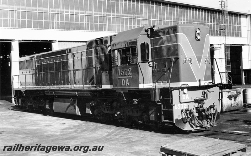 P20833
DA class 1572, diesel shed, side and end view
