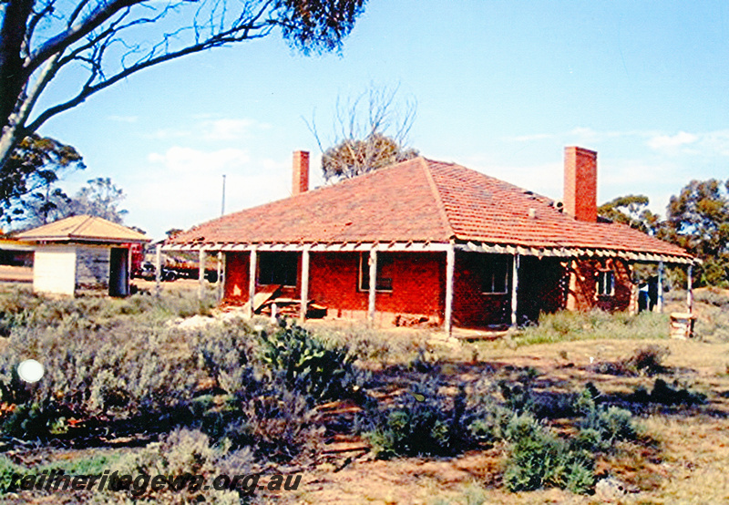 P20842
Railway barracks, brick and tile structure, out of use, side and front view, Yellowdine, ER line
